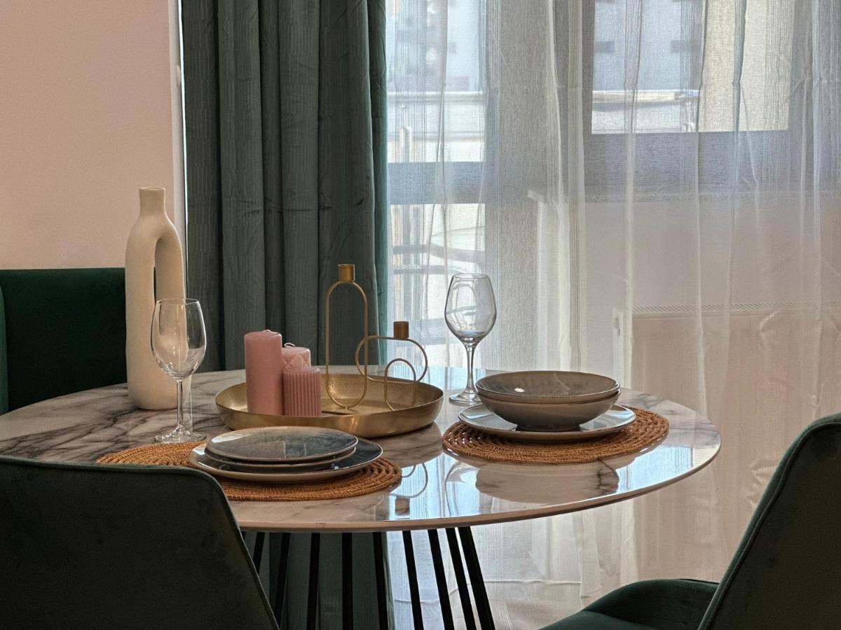 Lazar Towers Studios & Apartments Near Palas Iasi Bagian luar foto