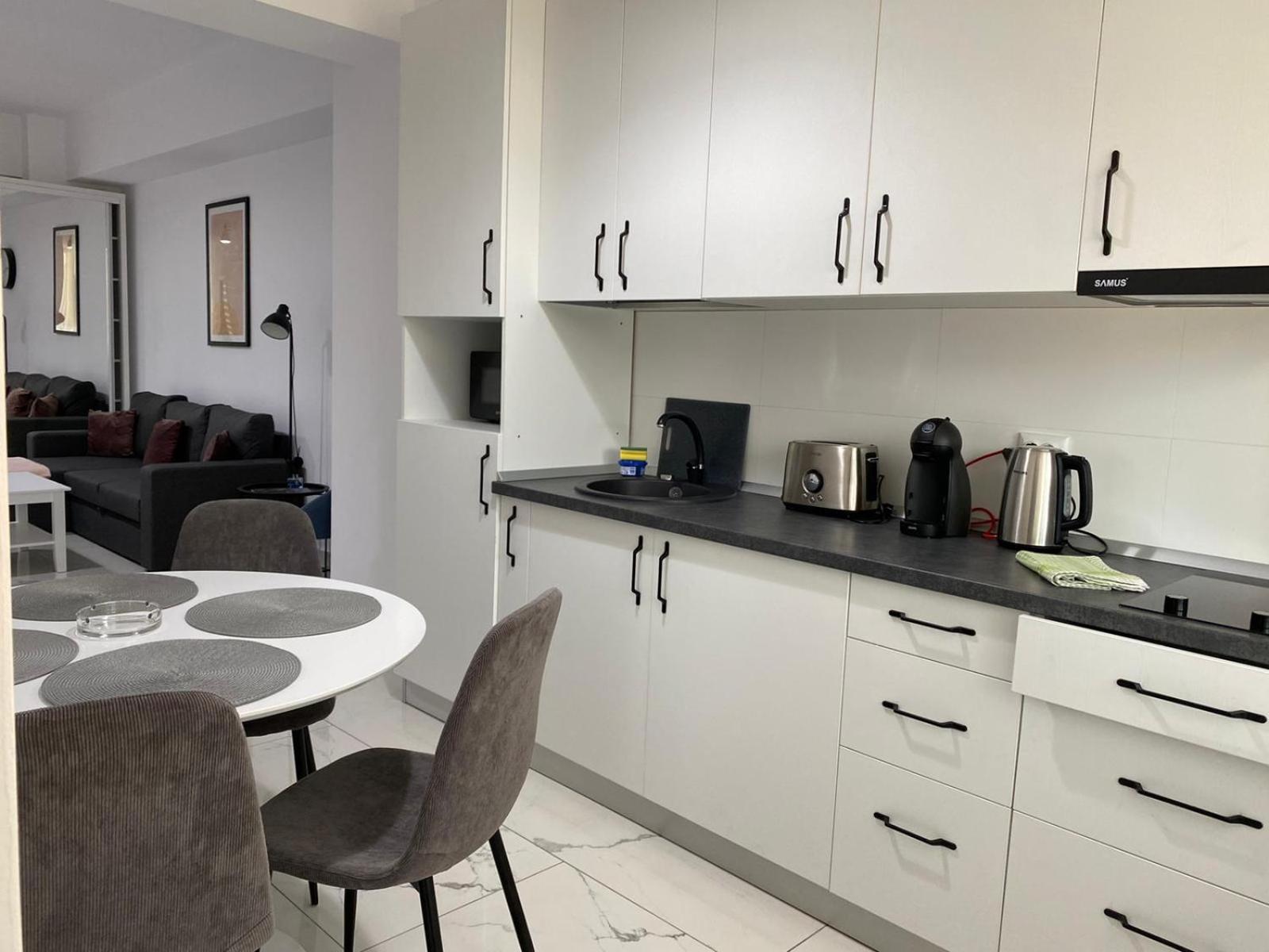 Lazar Towers Studios & Apartments Near Palas Iasi Bagian luar foto
