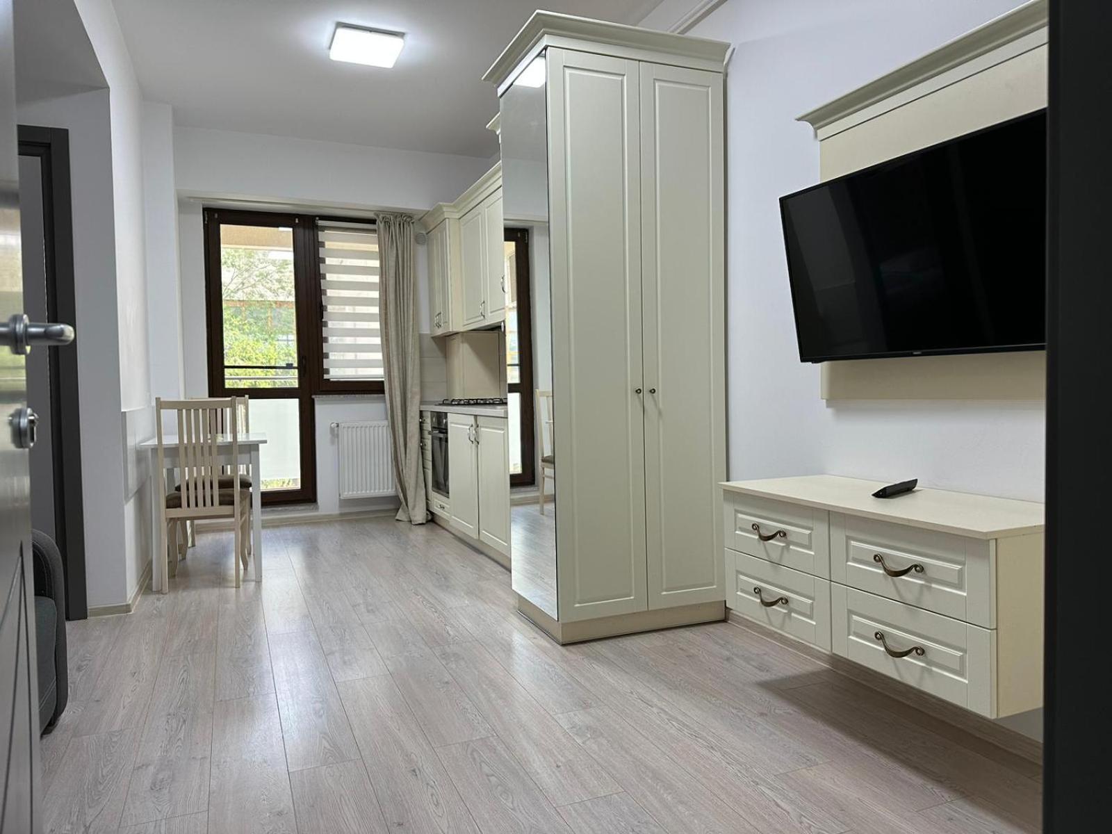 Lazar Towers Studios & Apartments Near Palas Iasi Bagian luar foto